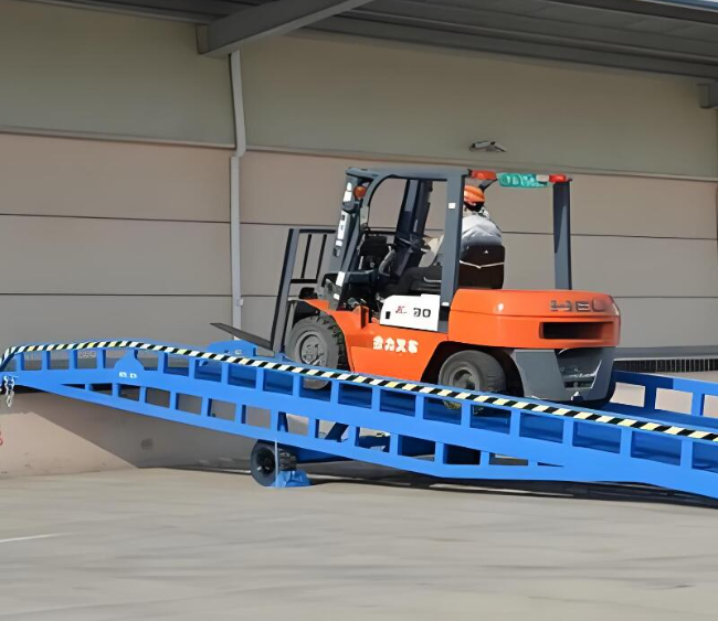 渝水移动式卸货平台（叉车用）